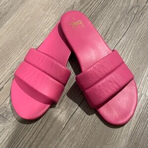 Beek Sugarbird slide sandals